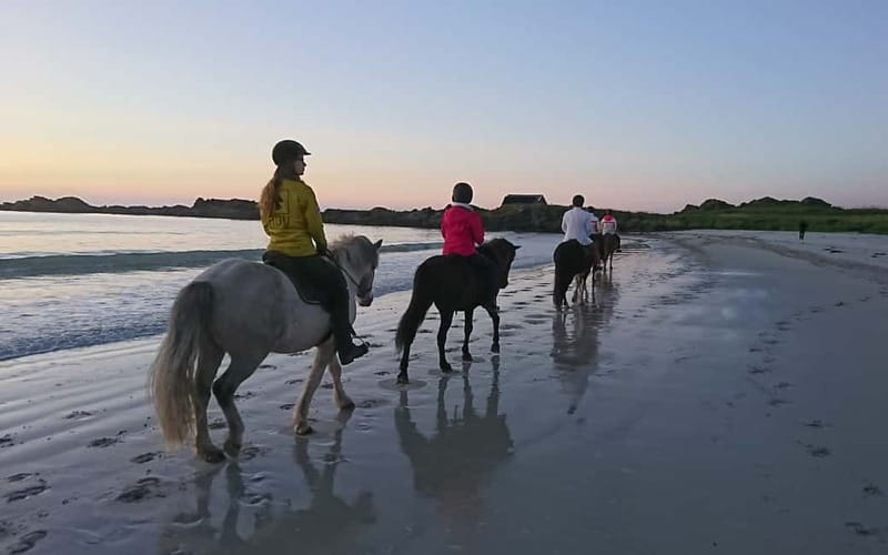 Lofoten: Guided Horse Riding Tour Over Hov and Hovsund - Riding toward Hovsund and its fishing traditions