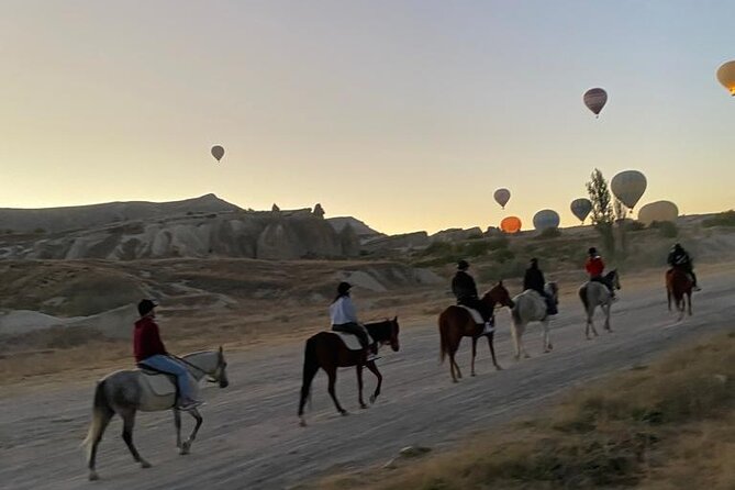Magical horse ride with balloon in Cappadocia - Sunrise balloons from horseback