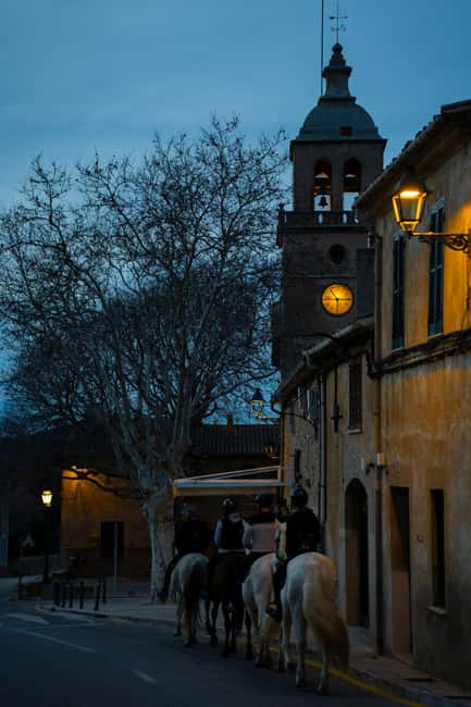 Mallorca: Sunset Horseback Ride with Drinks - Starting at Mallorca Horses Center