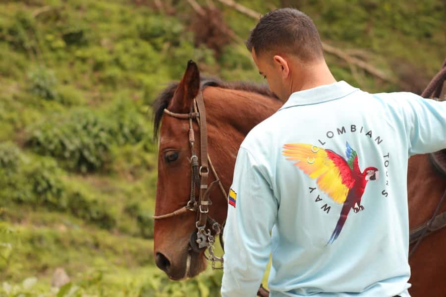 Medellin: Horseback Riding in the Medellin Mountains - Breaks, snacks, and the human side of the day