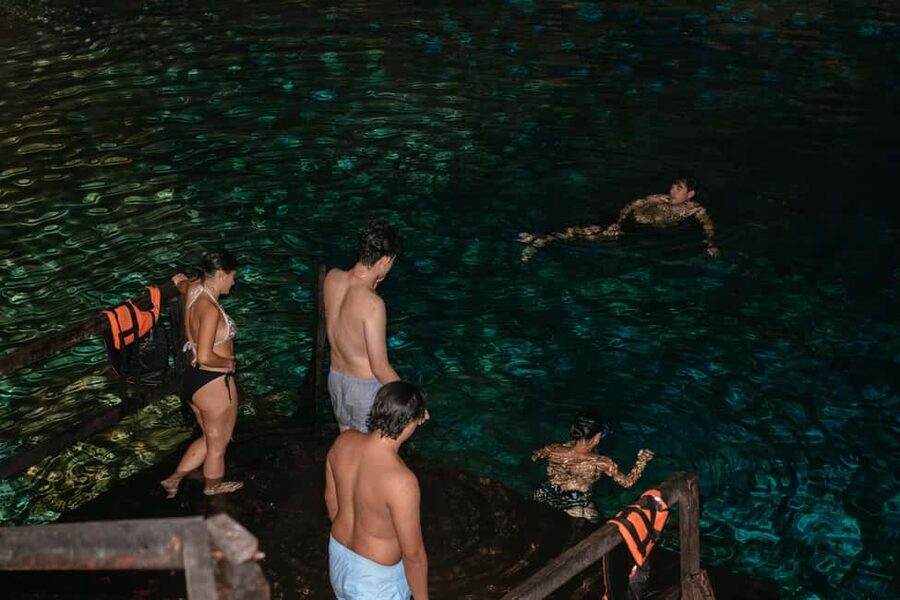 Mérida: Jungle & Cenotes Tour with Horseriding & Lunch - Swimming in the lightly adapted cenotes