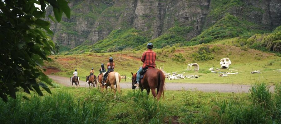 Oahu: Kualoa Hills and Valleys Horseback Riding Tour - Planning your arrival and budget