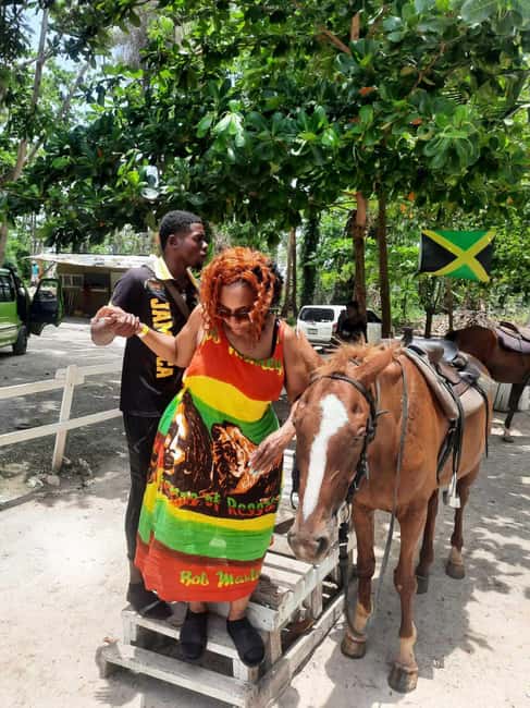 Ocho Rios : Bamboo River Rafting and HorseBack Riding - A slow ride on a 30-foot bamboo raft