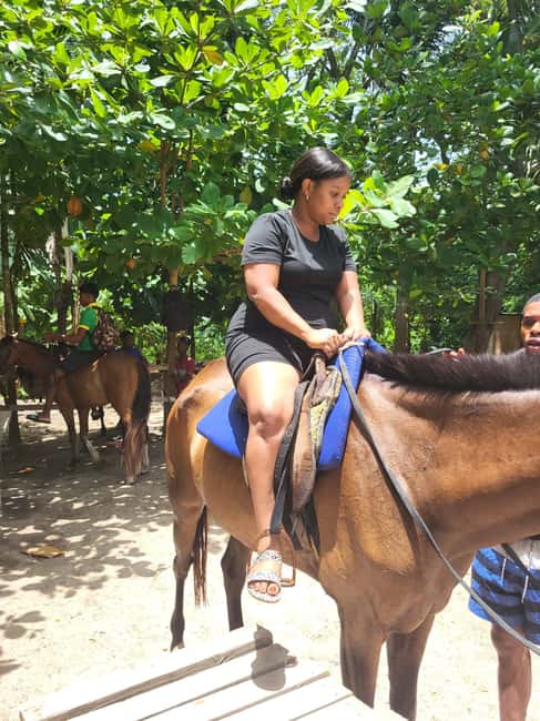 Ocho Rios : Bamboo River Rafting and HorseBack Riding - The short Ocho Rios pause