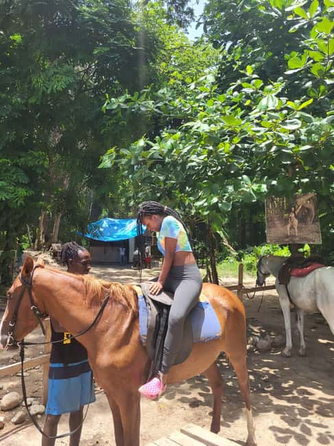 Ocho Rios : Bamboo River Rafting and HorseBack Riding - The unusual finish: swimming with your horse