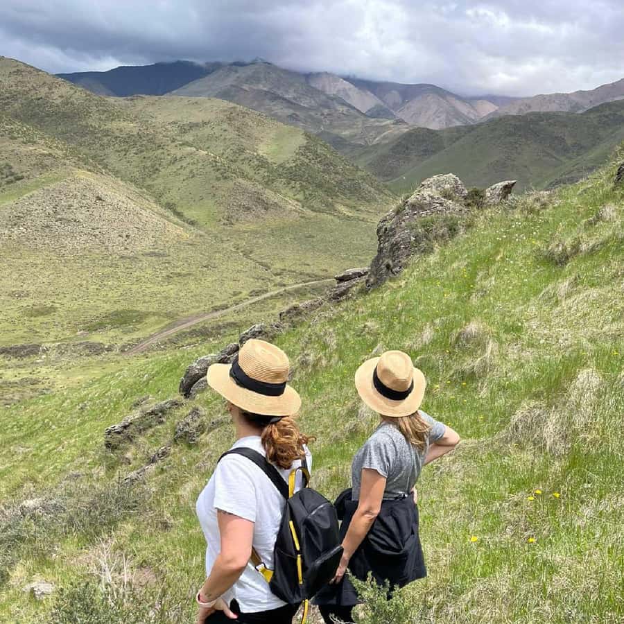 Private Experience: Horseback Riding and BBQ in the Mountain - Estancia La Carrera - Reaching the Palma family estancia near Tupungato