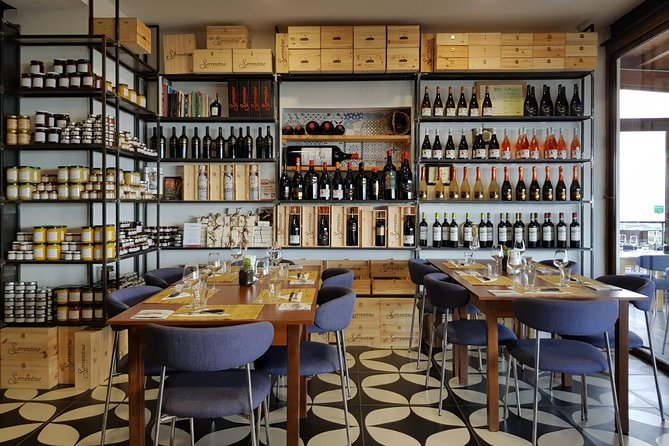 Private Pompeii, Horse Riding & Lunch Tour w/ Pick up included - Riding through the vineyard for one hour