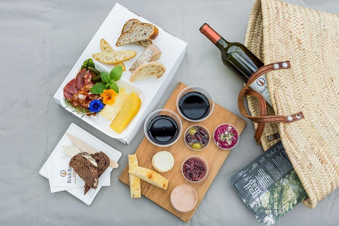 Private Tour - Horse Riding, Wine Tasting and Art Trail - Seeing New Zealand through its art