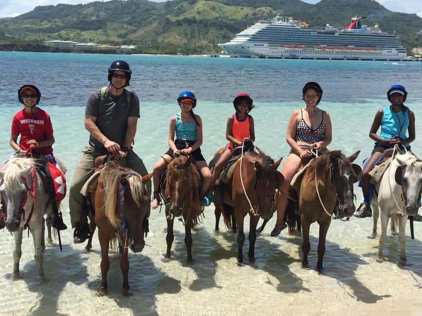 Puerto Plata: Horseback Riding Tour - Riding from Puerto Plata into the countryside