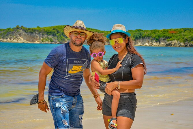Punta Cana: 4 Hours Tour in Cueva Playa Horseback Riding - Macao Beach and the coastal finish