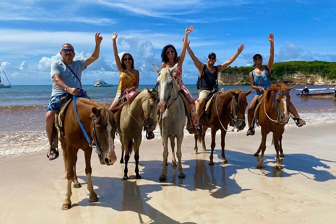 Round Mountain + Beach + Horse + Lunch - Riding up Montaña Redonda