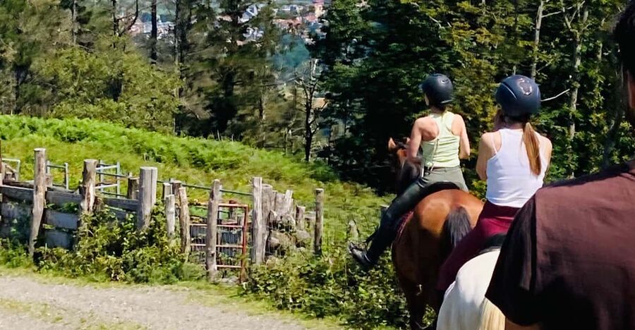 San Sebastian: Horseback Riding & Traditional Delights - From Plaza de Okendo to the Basque countryside