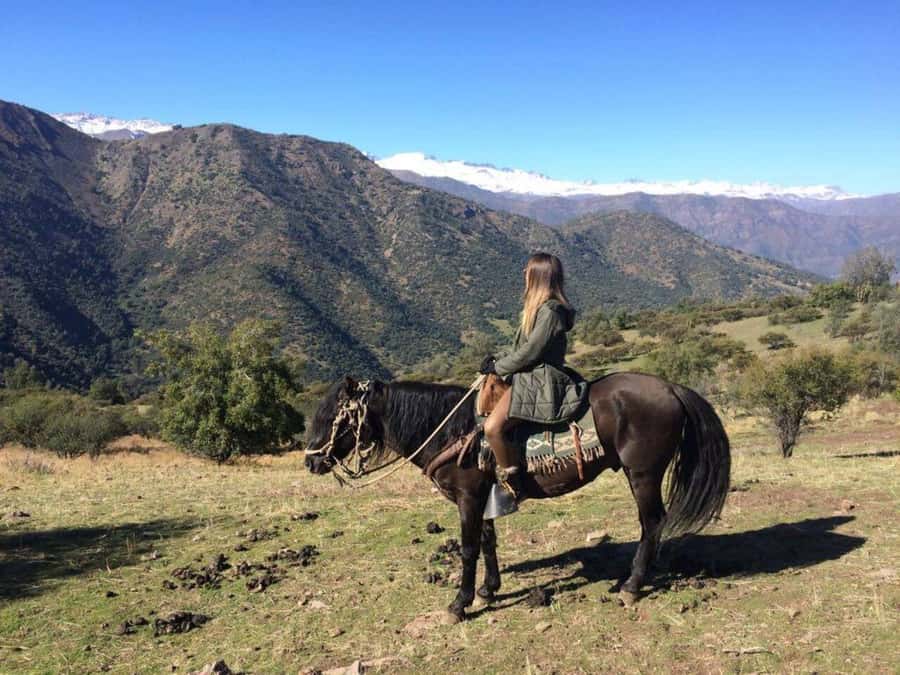 Santiago: Private Andes Foothills Horseback Riding. Half day - A closer look at the guiding