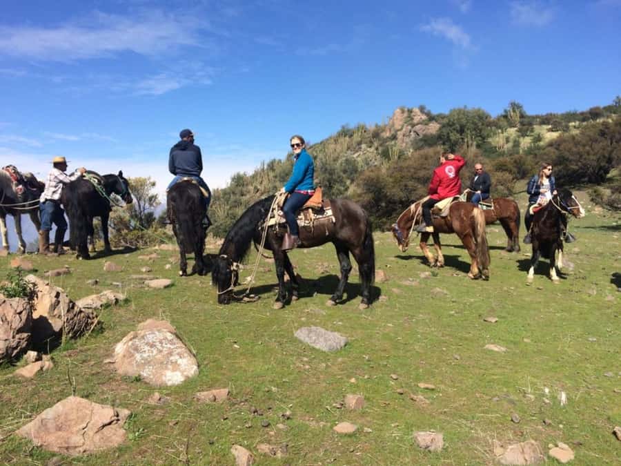 Santiago: Private Andes Foothills Horseback Riding. Half day - The high plateau and the best views
