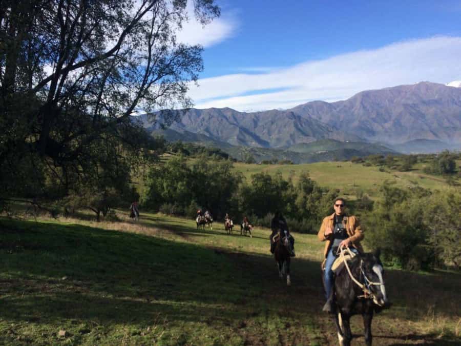 Santiago: Private Andes Foothills Horseback Riding. Half day - The first 90 minutes through native forest