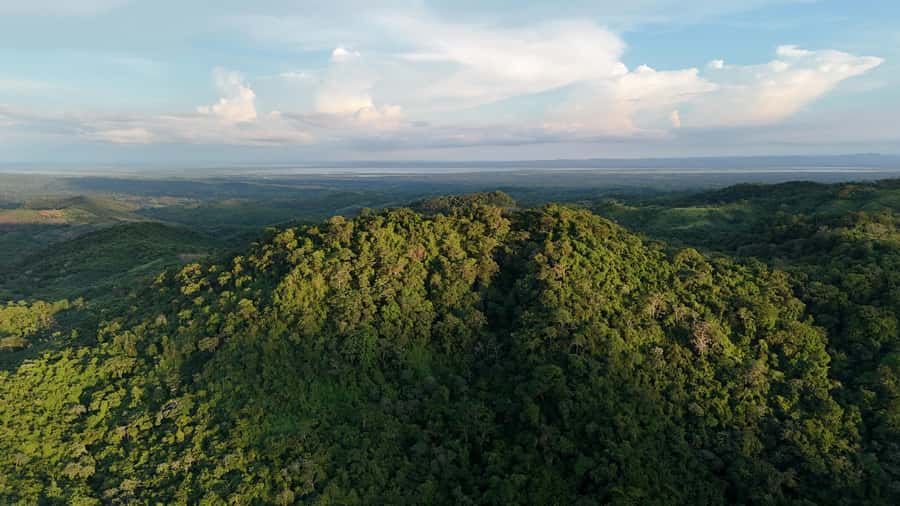 Scenic Horseback Ride in Tropical Mountain Reserve - Starting with breakfast beside the lake