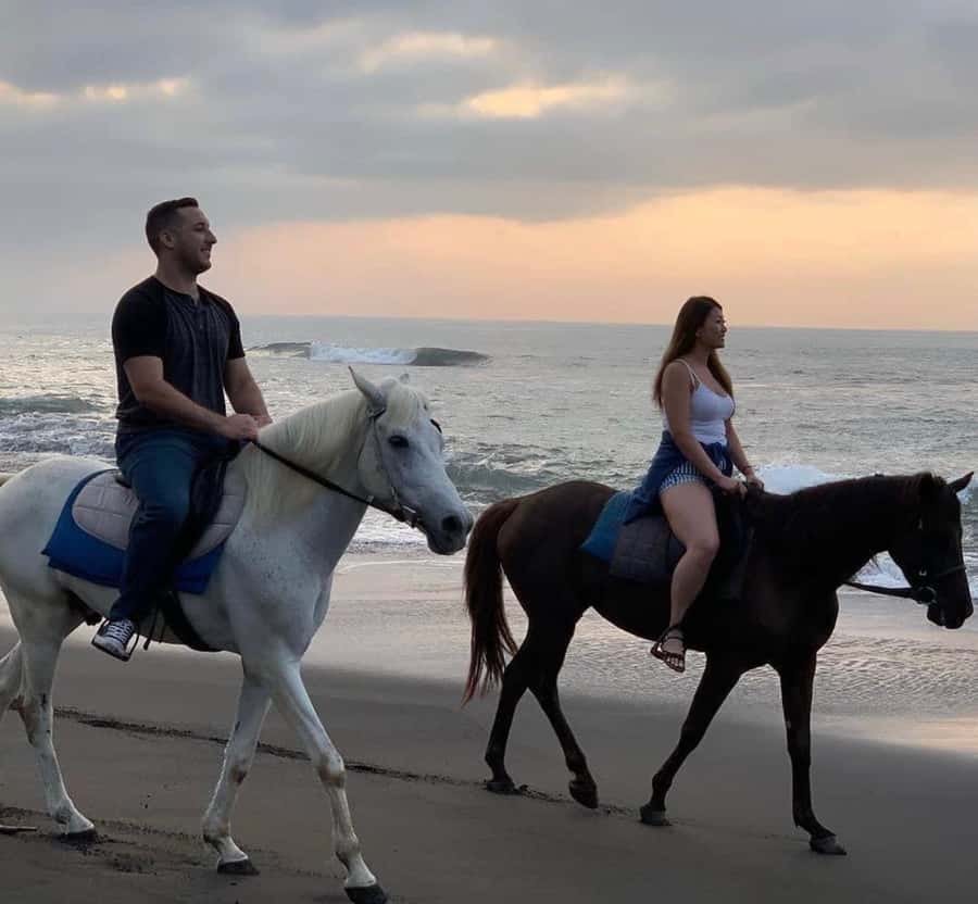 Seminyak: Bali Horse riding Adventure Seminyak Beach - Leaving the stable and reaching the beach