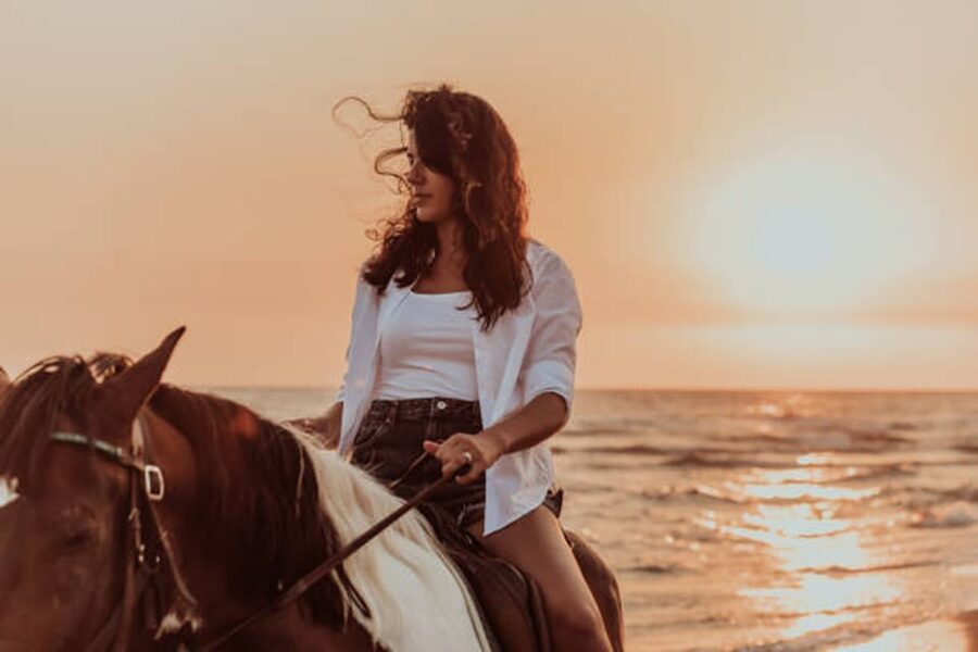 Side: Horseback Riding Tour in Nature - What happens before you mount the horse