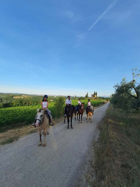 Siena: Horseback Riding Tour in the Tuscany Countryside - Timing, weather, and finding the stable