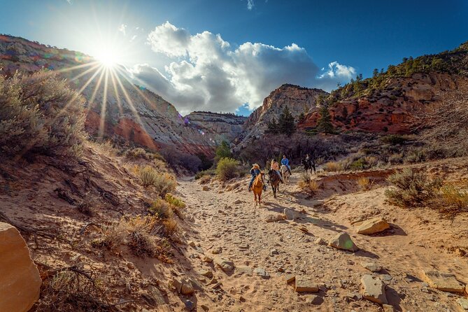 Small-Group East Zion White Mountain Horseback Ride - Starting at the stables: what the first few minutes feel like