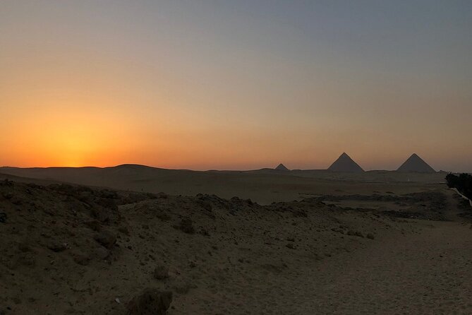 Sunrise Horseback Ride Around the Pyramid of Giza - What the desert setting adds