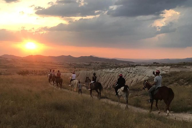 Sunset Horsebackriding-Tour through the Valleys of Cappadocia - The grassy sunset platform