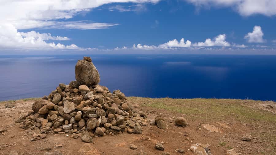 Terevaka Horse Excursion: The highest point and 360° view. - The summit view and Rapa Nui context