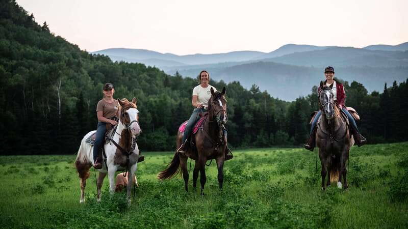 The Montagnarde: Guided horseback ride on mountain trails. - Starting at the ranch in Charlevoix
