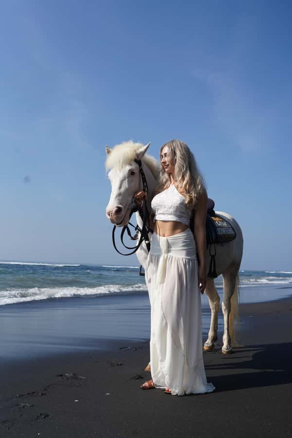 Ubud: 1 Hour Beach Horse Riding with Transfer - Leaving Ubud for the Beach