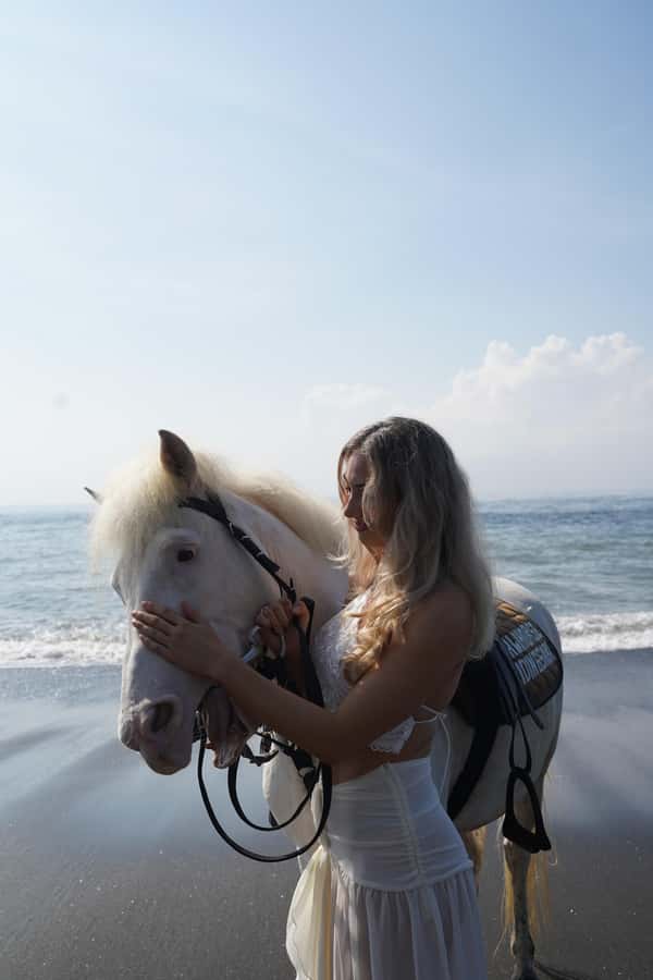 Ubud: 1 Hour Beach Horse Riding with Transfer - Making Time for Photos
