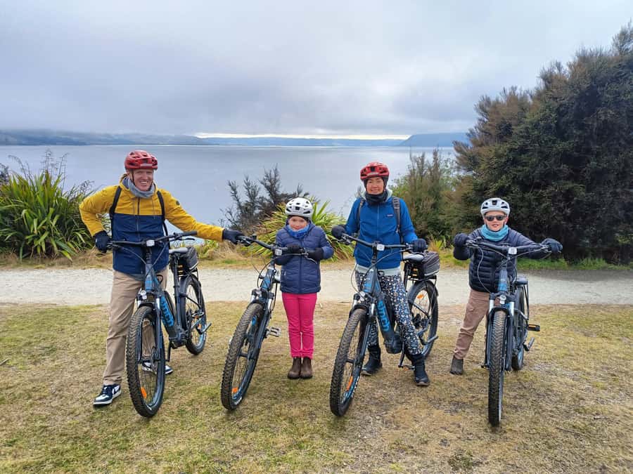 Wānaka And Hāwea: Trail Ride on Bike or E-Bike - Lake Hāwea: a clear briefing before the ride